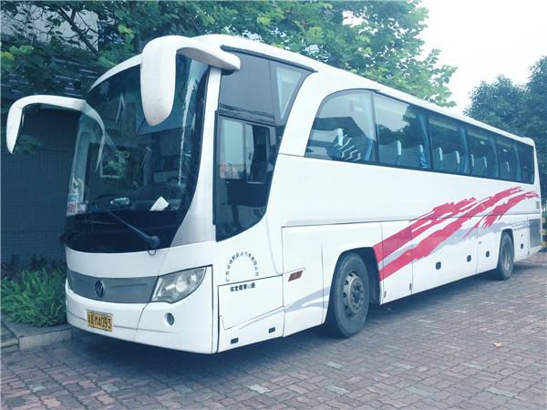 自驾游和跟团哪个好？