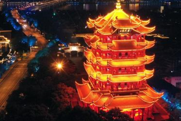 黄鹤楼晚上几点亮灯/熄灯
