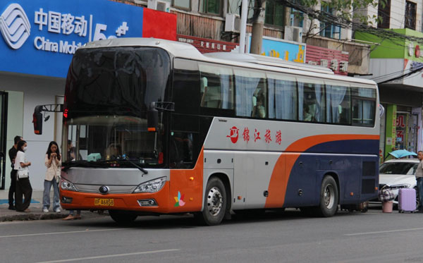 1639408782241271.jpg 武汉市年会大巴车