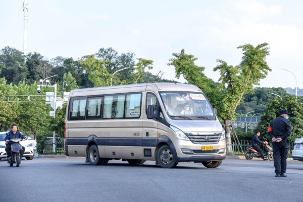 1631719010327295.jpg 武汉商务中巴租车
